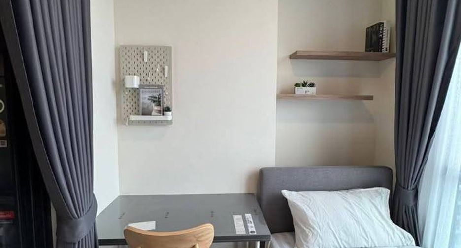 For rent 2 bedrooms condo in Huai Khwang, Bangkok