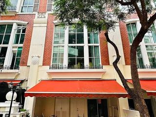 For rent 5 bedrooms townhouse in Watthana, Bangkok