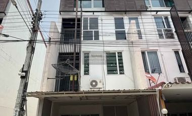 Reihenhaus zur Miete mit 3 Zimmer in Pak Kret, Nonthaburi