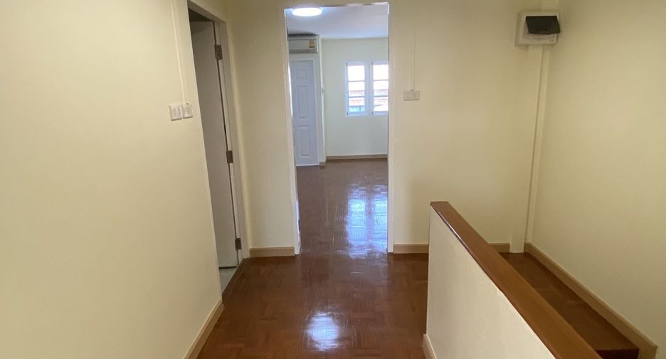 For sale 2 bedrooms townhouse in San Kamphaeng, Chiang Mai