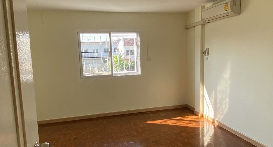 For sale 2 bedrooms townhouse in San Kamphaeng, Chiang Mai
