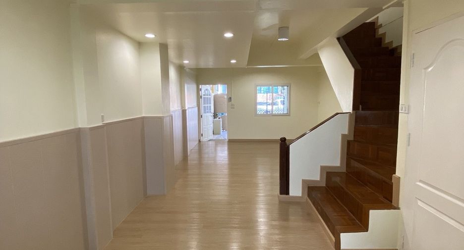 For sale 2 bedrooms townhouse in San Kamphaeng, Chiang Mai