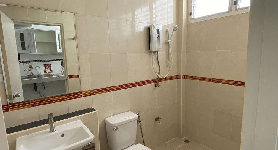 For sale 2 bedrooms townhouse in San Kamphaeng, Chiang Mai