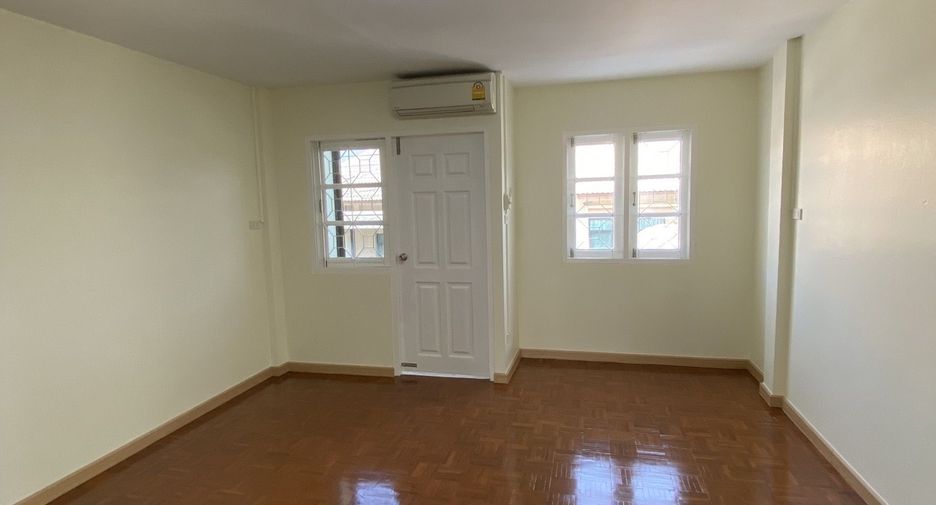 For sale 2 bedrooms townhouse in San Kamphaeng, Chiang Mai