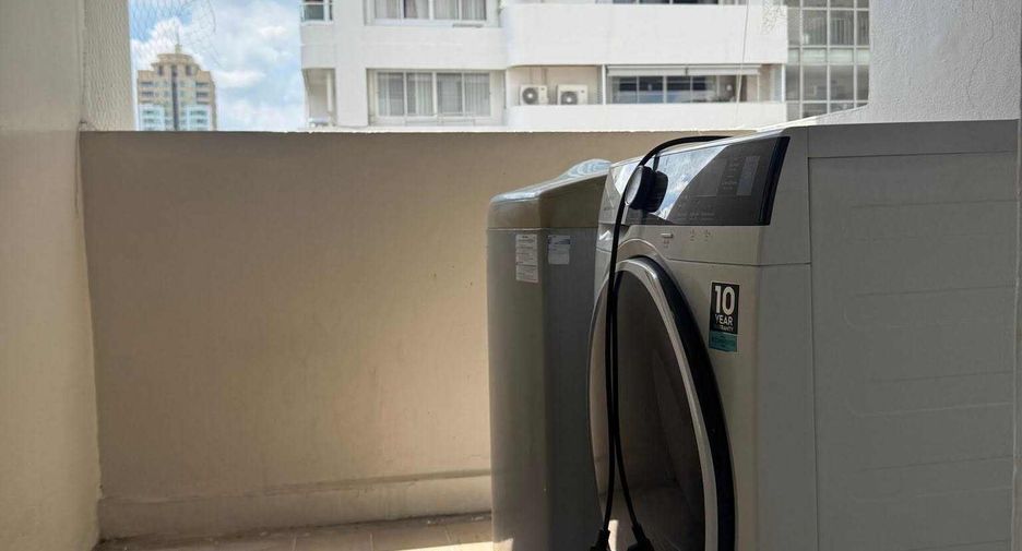 For rent 3 bedrooms condo in Watthana, Bangkok