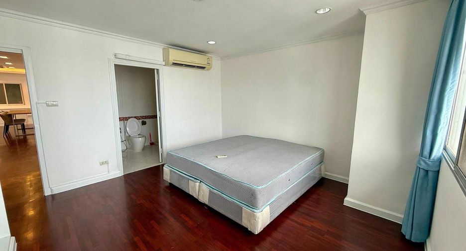 For rent 3 bedrooms condo in Watthana, Bangkok