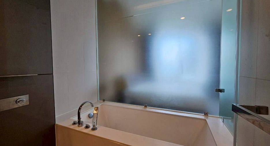 For rent 1 bed condo in Pathum Wan, Bangkok
