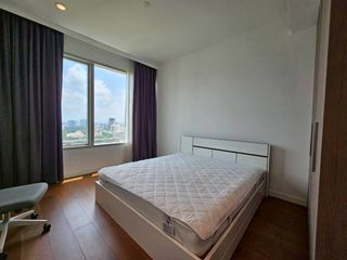 For rent 3 bedrooms condo in Pathum Wan, Bangkok
