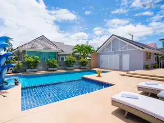 For sale 6 ベッドルーム villa in Bang Lamung, Chonburi