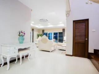For sale 6 ベッドルーム villa in Bang Lamung, Chonburi