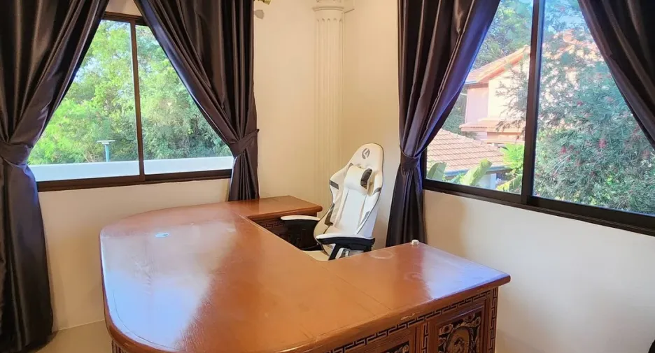 For rent 5 bedrooms villa in Jomtien, Pattaya