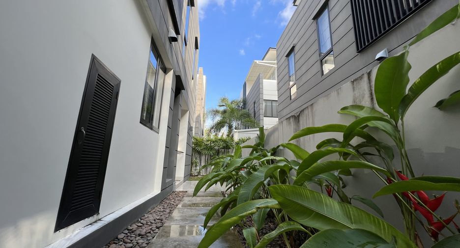 For sale 5 bedrooms villa in Thalang, Phuket
