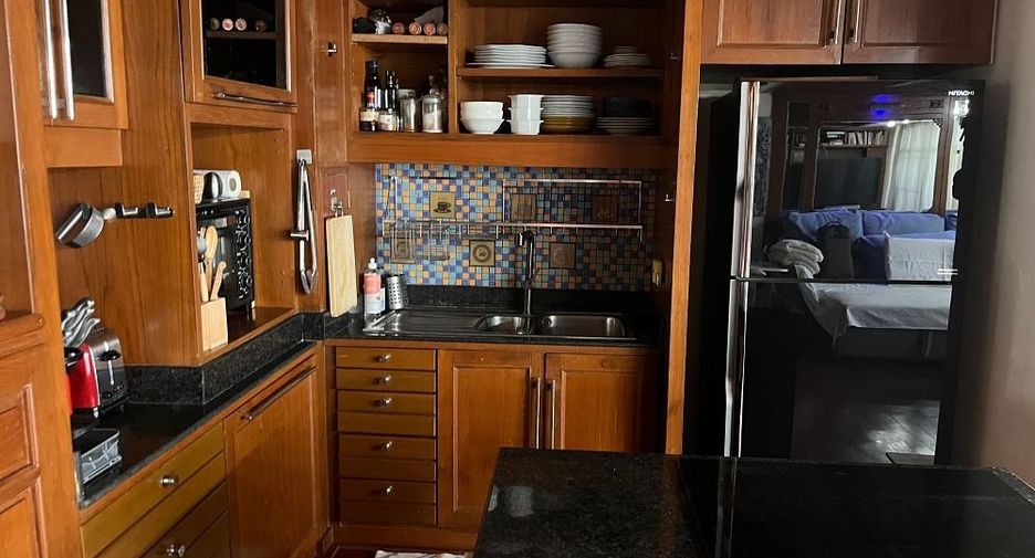For sale and for rent 2 bedrooms condo 