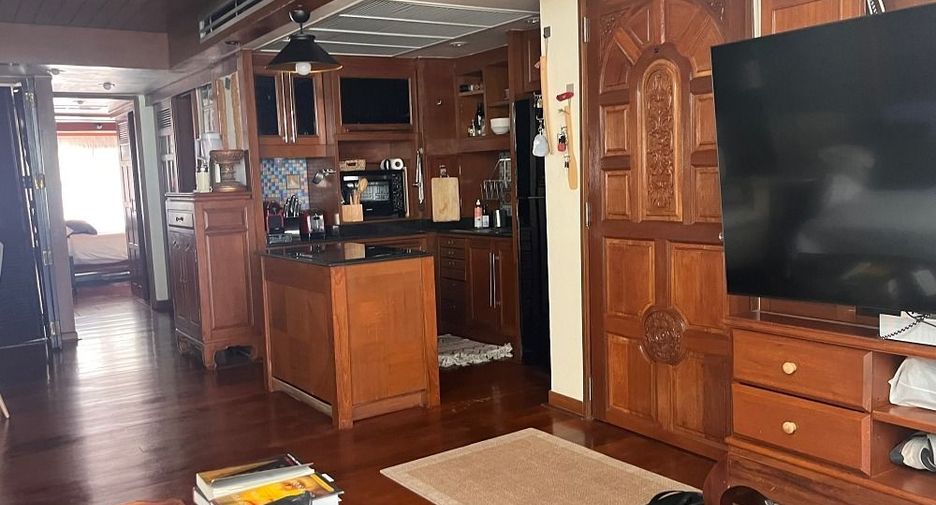 For sale and for rent 2 bedrooms condo 