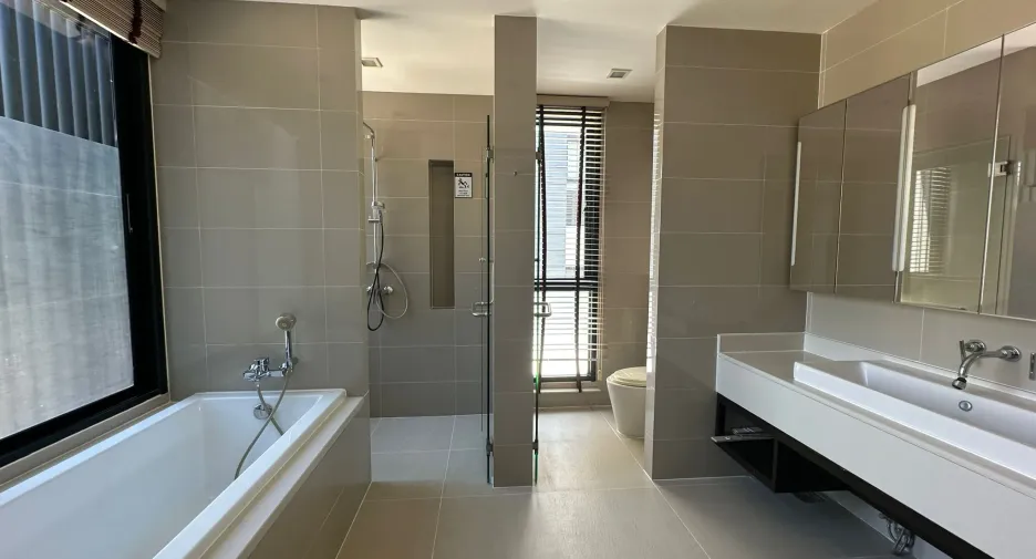For sale 5 bedrooms villa in Thalang, Phuket