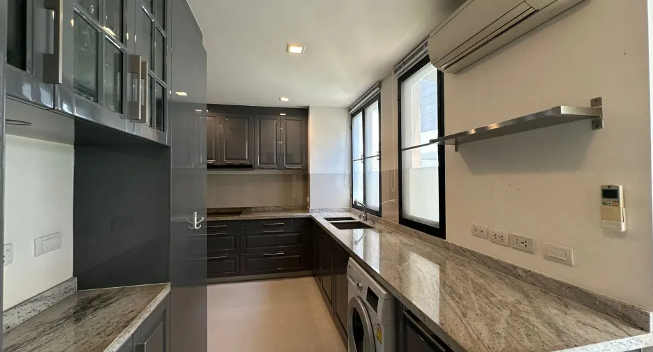 For sale 5 bedrooms villa in Thalang, Phuket