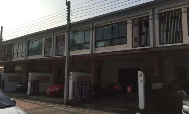 For rent 3 bedrooms townhouse in Suan Luang, Bangkok