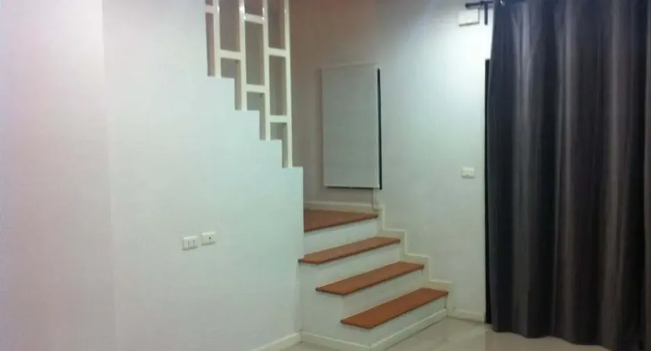 For rent 3 bedrooms townhouse in Suan Luang, Bangkok