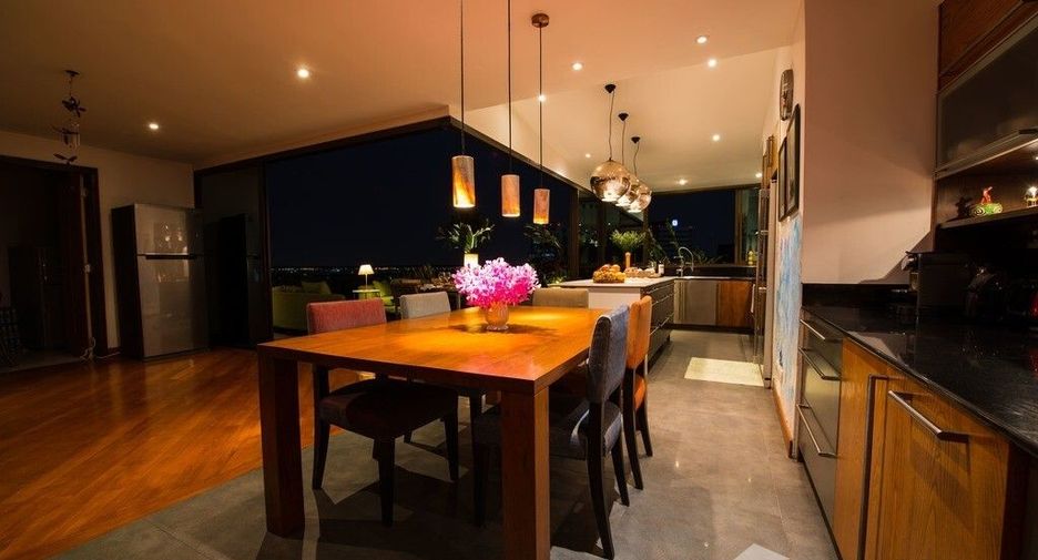 For sale and for rent 5 bedrooms condo in Watthana, Bangkok