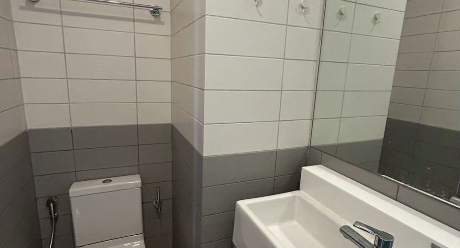 For rent studio condo in Phra Khanong, Bangkok
