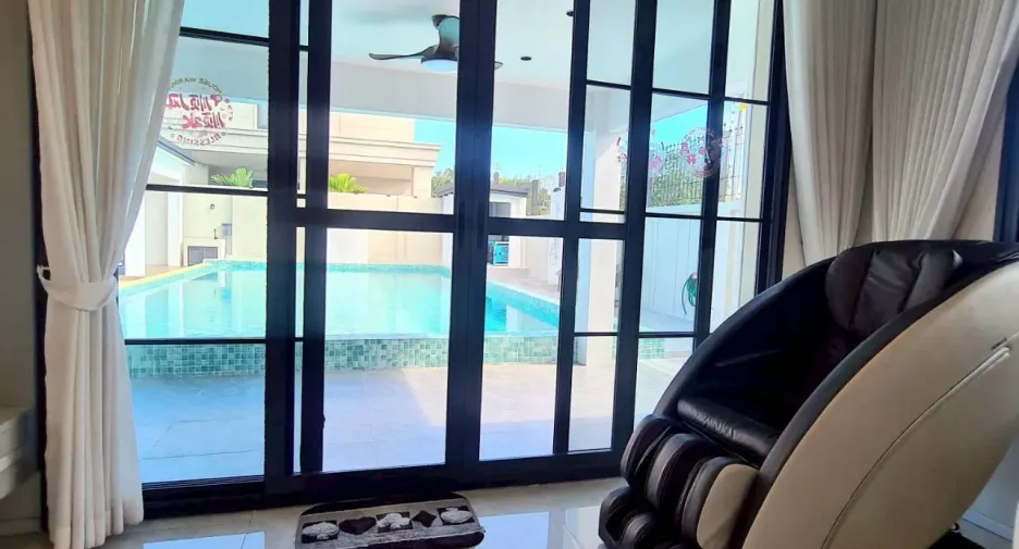 For rent 4 bedrooms villa in East Pattaya, Pattaya
