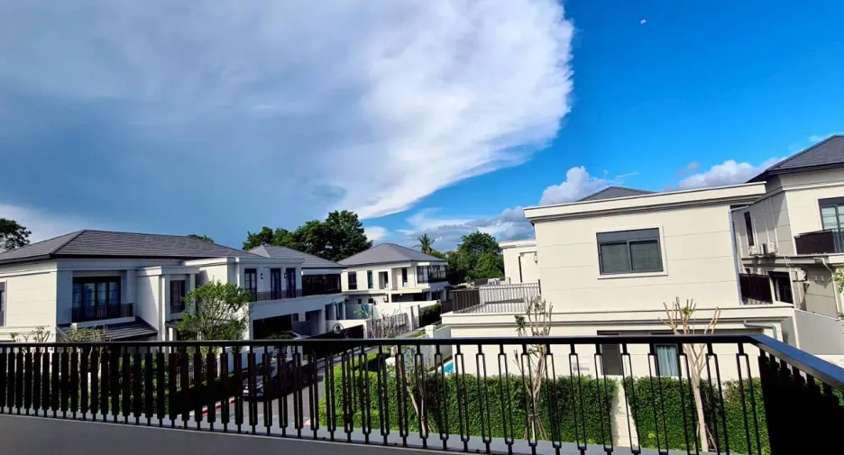 For rent 4 bedrooms villa in East Pattaya, Pattaya