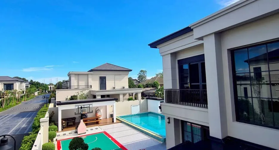 For rent 4 bedrooms villa in East Pattaya, Pattaya
