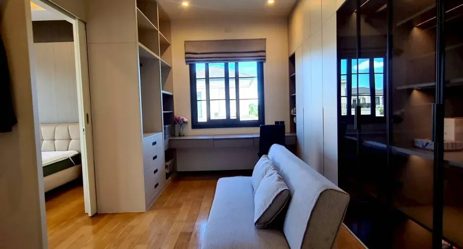 For rent 4 bedrooms villa in East Pattaya, Pattaya