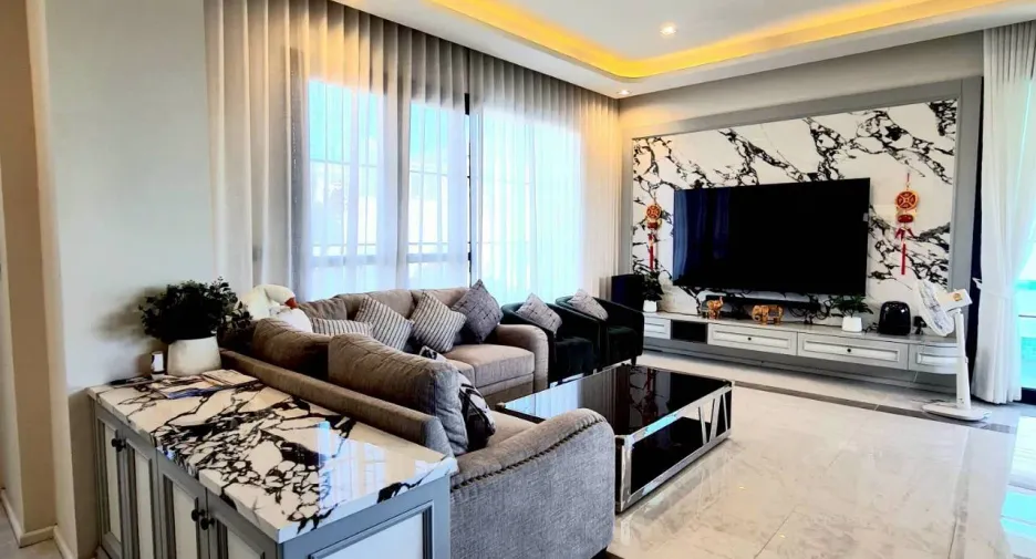 For rent 4 bedrooms villa in East Pattaya, Pattaya