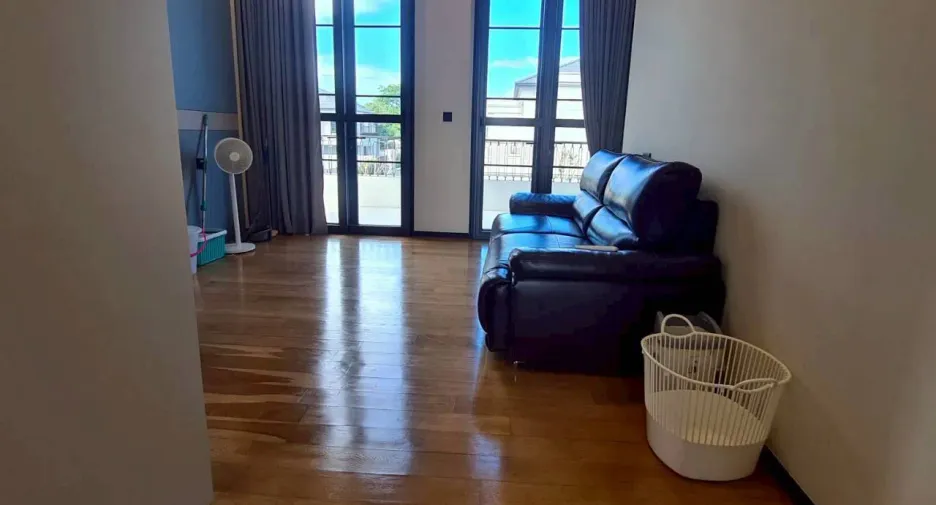 For rent 4 bedrooms villa in East Pattaya, Pattaya