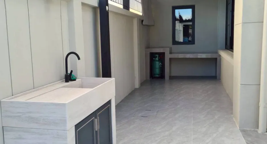 For rent 4 bedrooms villa in East Pattaya, Pattaya