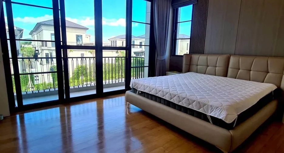For rent 4 bedrooms villa in East Pattaya, Pattaya