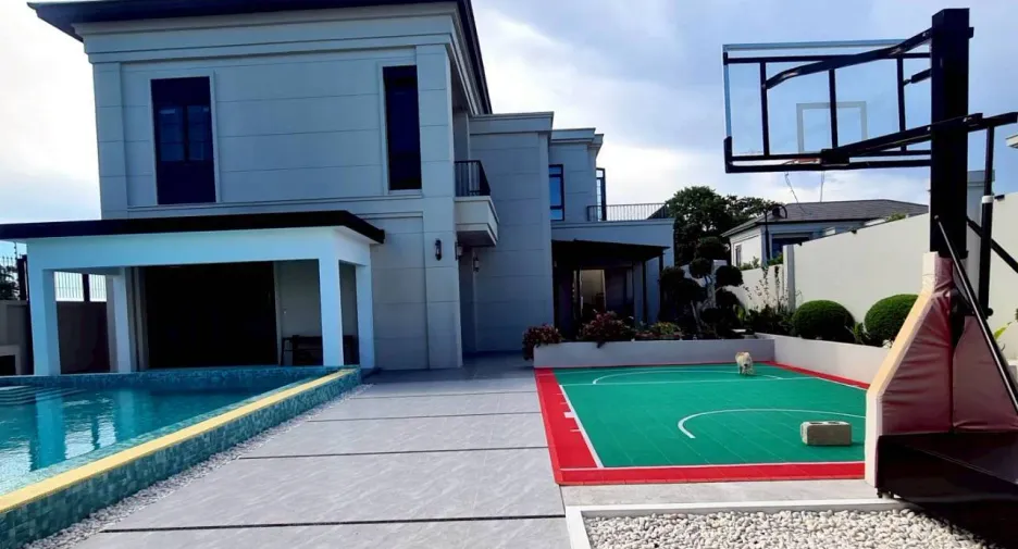 For rent 4 bedrooms villa in East Pattaya, Pattaya