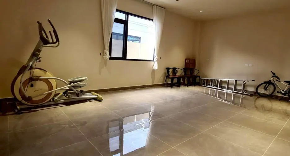 For rent 4 bedrooms villa in East Pattaya, Pattaya