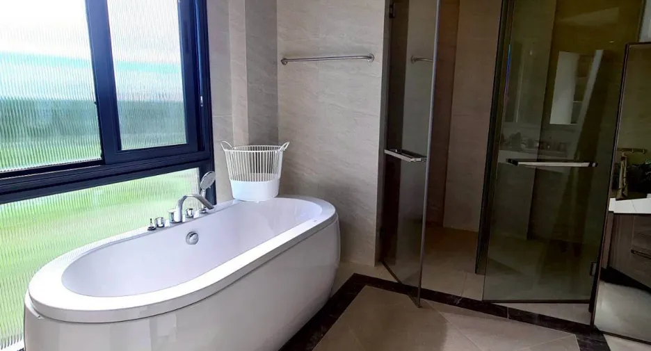 For rent 4 bedrooms villa in East Pattaya, Pattaya