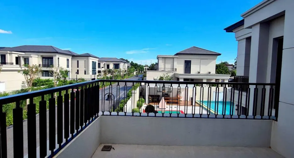 For rent 4 bedrooms villa in East Pattaya, Pattaya