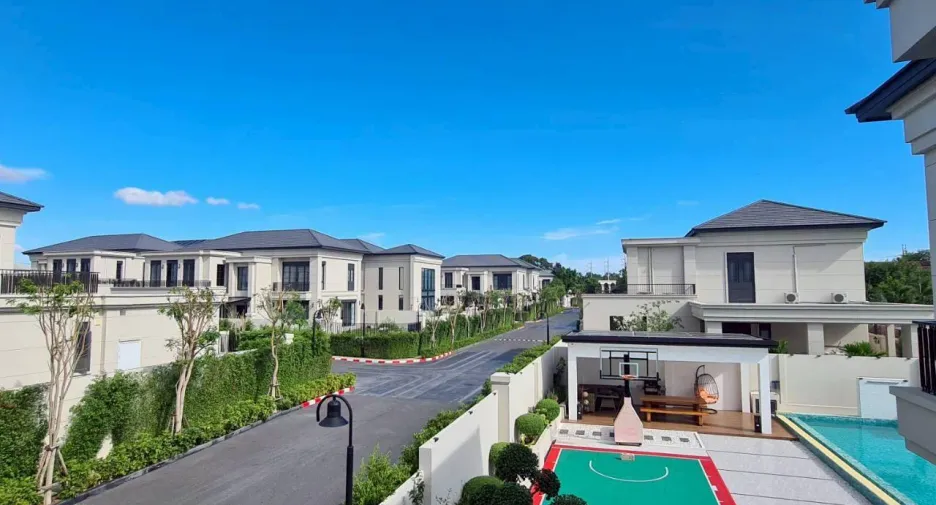 For rent 4 bedrooms villa in East Pattaya, Pattaya