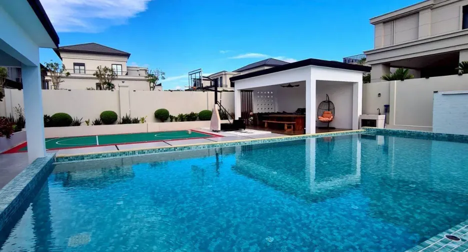 For rent 4 bedrooms villa in East Pattaya, Pattaya