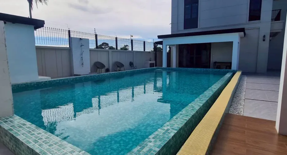 For rent 4 bedrooms villa in East Pattaya, Pattaya