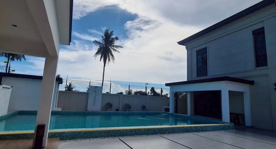 For rent 4 bedrooms villa in East Pattaya, Pattaya