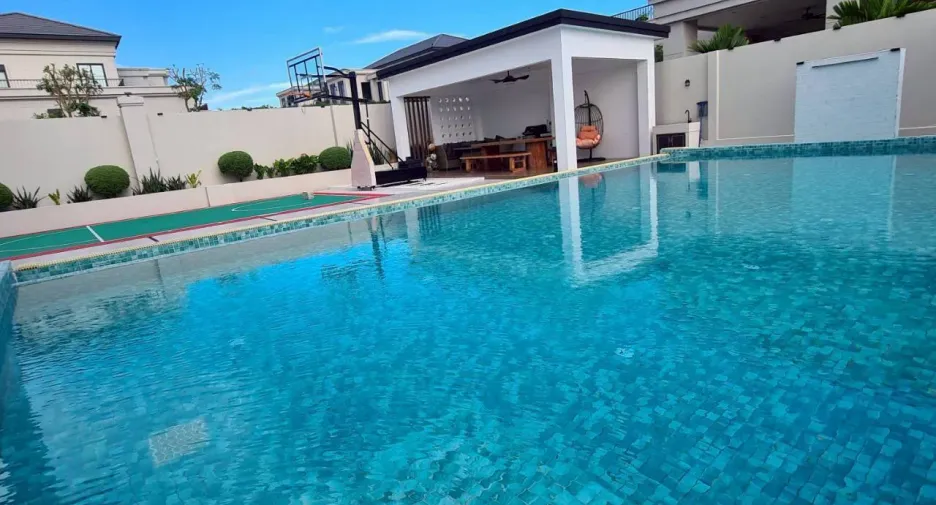 For rent 4 bedrooms villa in East Pattaya, Pattaya