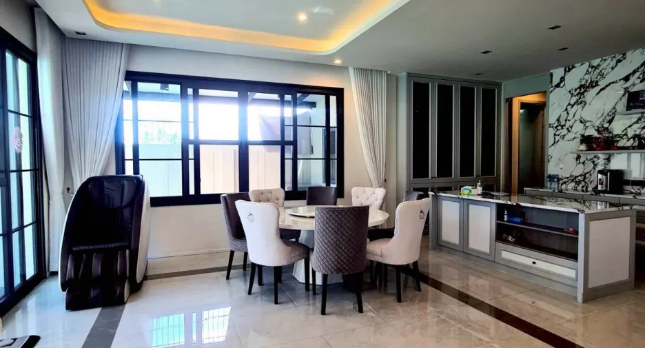 For rent 4 bedrooms villa in East Pattaya, Pattaya