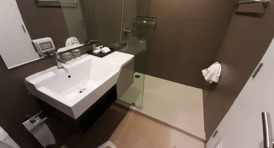 For rent 2 bedrooms condo in Watthana, Bangkok