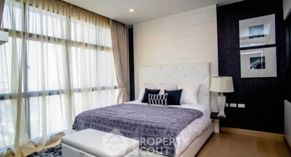 For rent 3 bedrooms condo in Khlong San, Bangkok