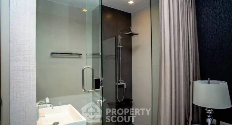 For rent 3 bedrooms condo in Khlong San, Bangkok