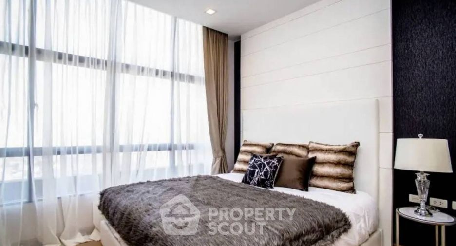 For rent 3 bedrooms condo in Khlong San, Bangkok