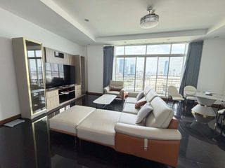 For rent 5 bedrooms condo in Huai Khwang, Bangkok