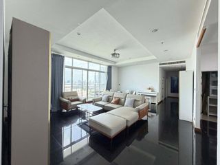 For rent 5 bedrooms condo in Huai Khwang, Bangkok