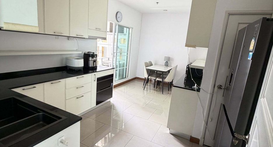 Wohnung zur Miete mit 5 Zimmer in Huai Khwang, Bangkok