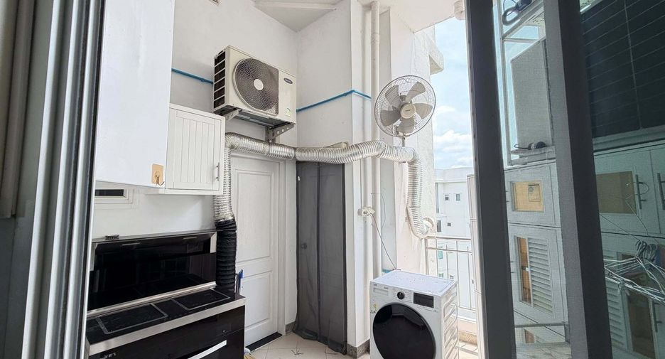 Wohnung zur Miete mit 5 Zimmer in Huai Khwang, Bangkok